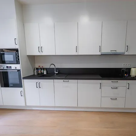 Private In Shared 7br Aprt, With Wifi Near Center *
