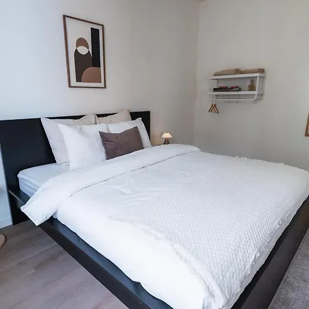 Private In Shared 7br Aprt, With Wifi Near Center Appartement