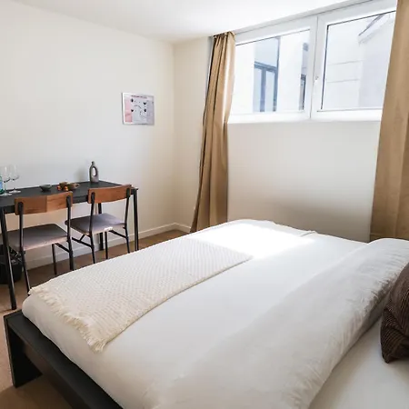 Апартаменти Private In Shared 7br Aprt, With Wifi Near Center