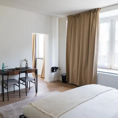 Private In Shared 7br Aprt, With Wifi Near Center