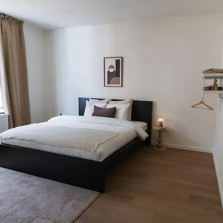 Private In Shared 7br Aprt, With Wifi Near Center Gand