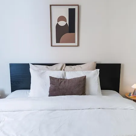 Private In Shared 7br Aprt, With Wifi Near Center Апартаменти