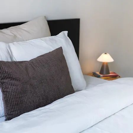 Private In Shared 7br Aprt, With Wifi Near Center
