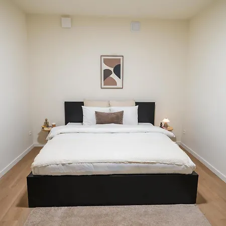 Private In Shared 7br Aprt, With Wifi Near Center