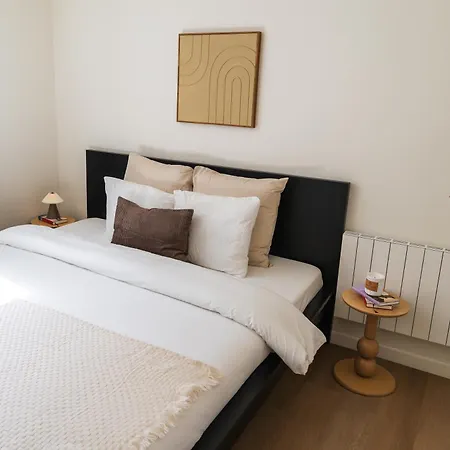 Апартаменти Private In Shared 7br Aprt, With Wifi Near Center