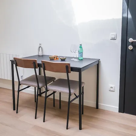 Private In Shared 7br Aprt, With Wifi Near Center