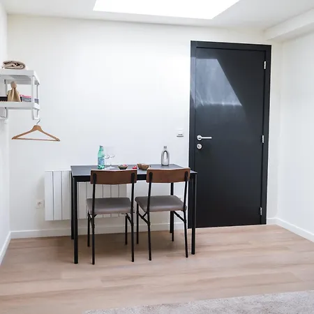 Апартаменти Private In Shared 7br Aprt, With Wifi Near Center